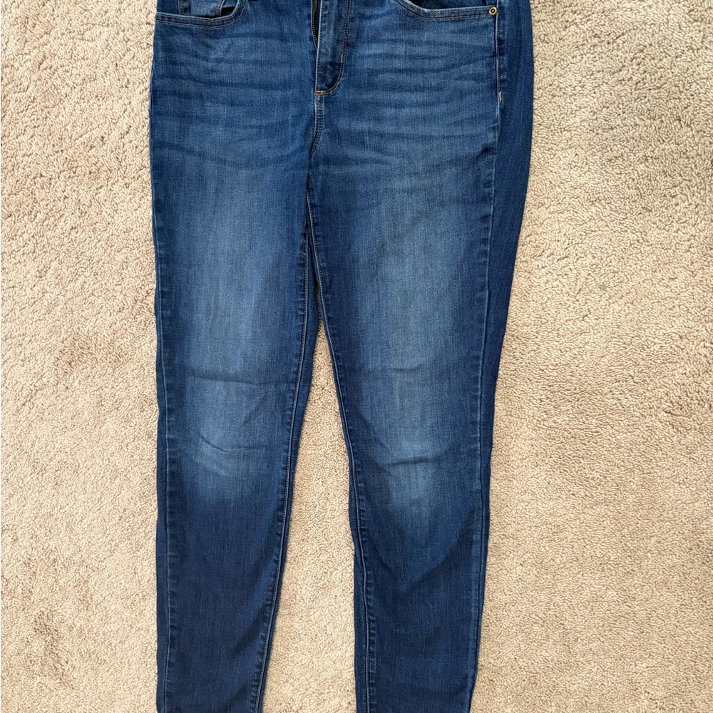 Blue Skinny Jeans with Stretch and Tapered Fit